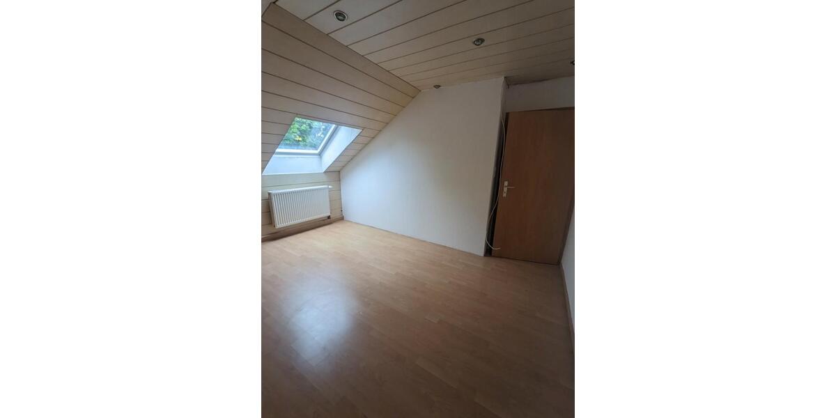 Etagenwohnung Solingen - 2 Zimmer, 75 m&sup2;, 550&euro; | Angebot:26636758