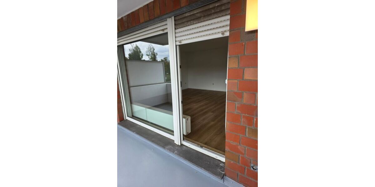 Renovierte 2,5 Zimer-Wohnung mit Aufzug, Balkonkraftwerk, Video-Sprechanlage, Garage (Warmmiete: 1.040 + 100 Garage) - Etagenwohnung Duisburg Meiderich | Angebot:27261102