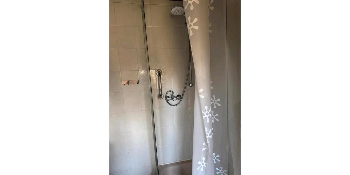 Dachgeschoßwohnung Königswinter - 3 Zimmer, 130 m&sup2;, 1.000&euro; | Angebot:25920056