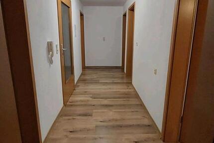 Wohnung Altensteig - 3 Zimmer, 80 m&sup2;, 750&euro; | Angebot:25225407