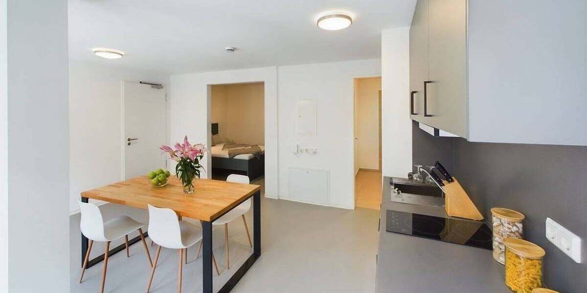 Zentrale + möblierte Wohnung mit Balkon mitten in Oldenburg ab Januar | Marilyn Oldenburg | Suite 1 zimmer