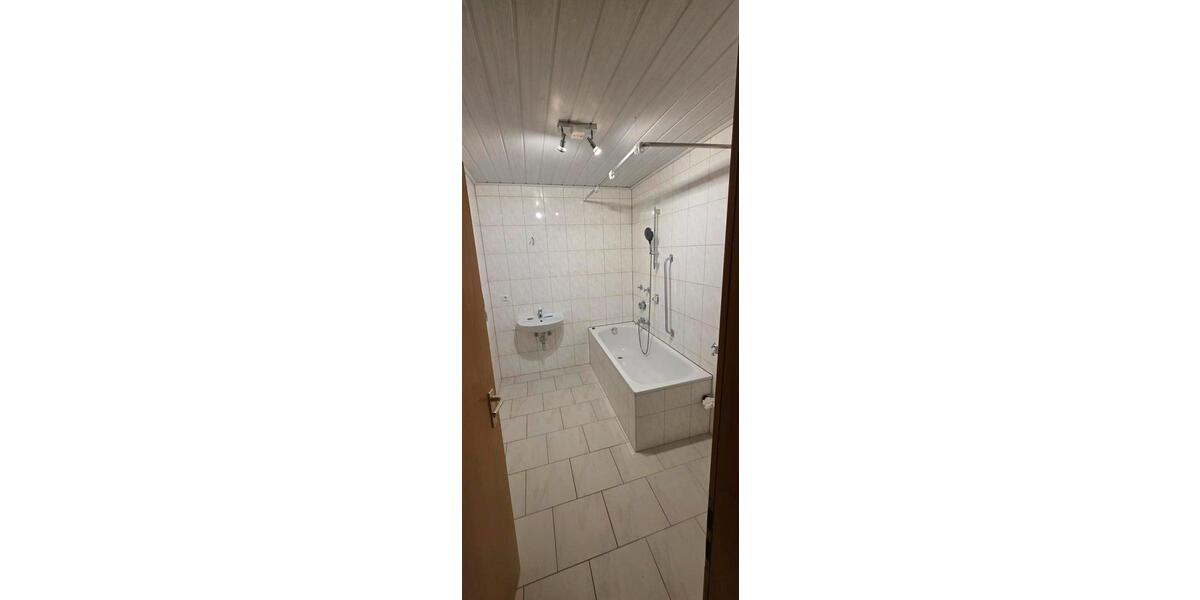 Etagenwohnung Niederwerrn - 3 Zimmer, 85 m&sup2;, 800&euro; | Angebot:26334778