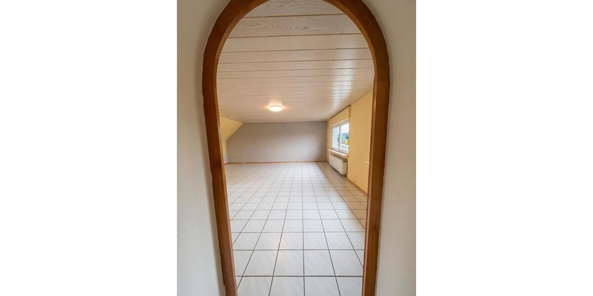 Dachgeschoßwohnung Trier Nord - 2 Zimmer, 94 m&sup2;, 890&euro; | Angebot:26105478
