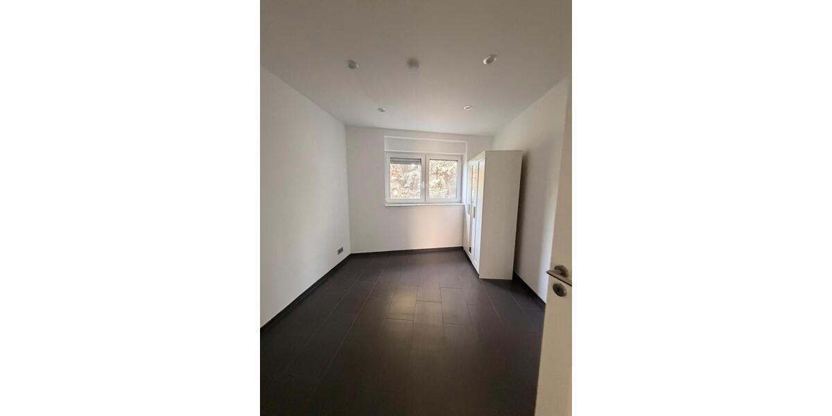 Wohnen auf Zeit Ludwigshafen am Rhein Ludwigshafen-Hemshof - 10 Zimmer, 300 m&sup2;, 650&euro; | Angebot:26636897