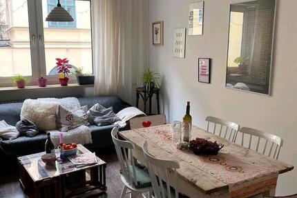 Mitbewohnerin für 2 schöne Zimmer in herzlicher WG in Schwabing 4 zimmer