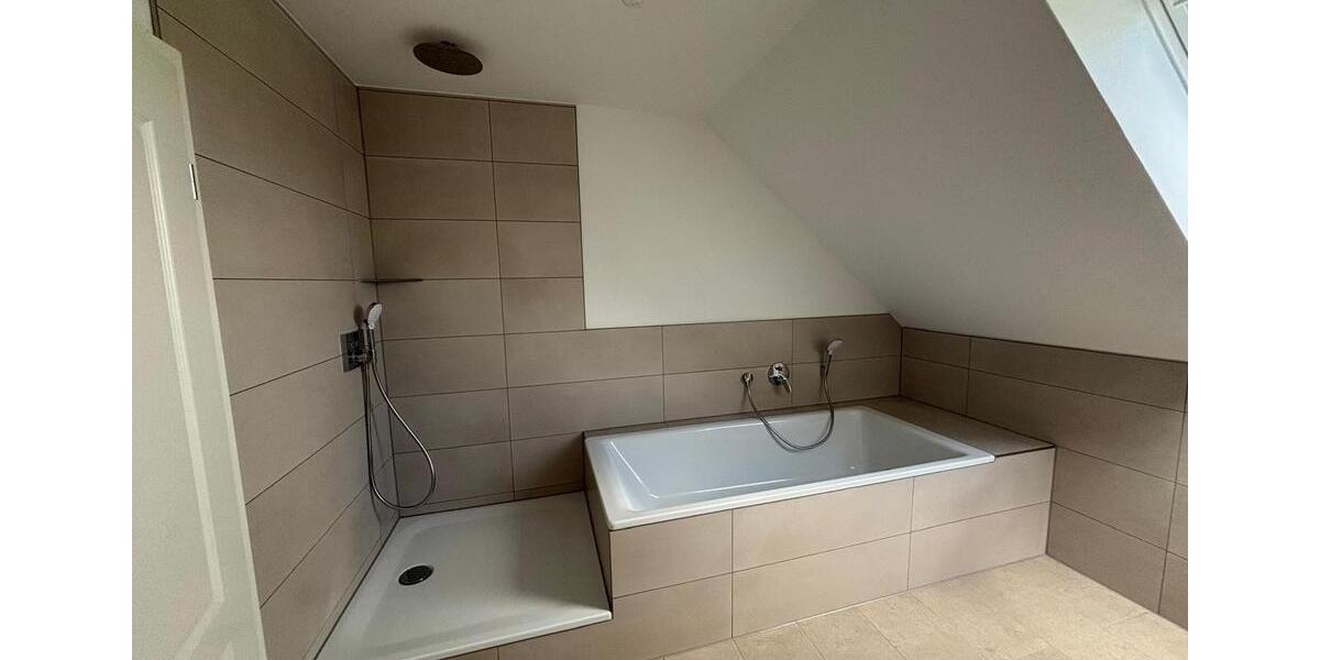 Dachgeschoßwohnung Aukrug - 2.5 Zimmer, 75 m&sup2;, 860&euro; | Angebot:26050947