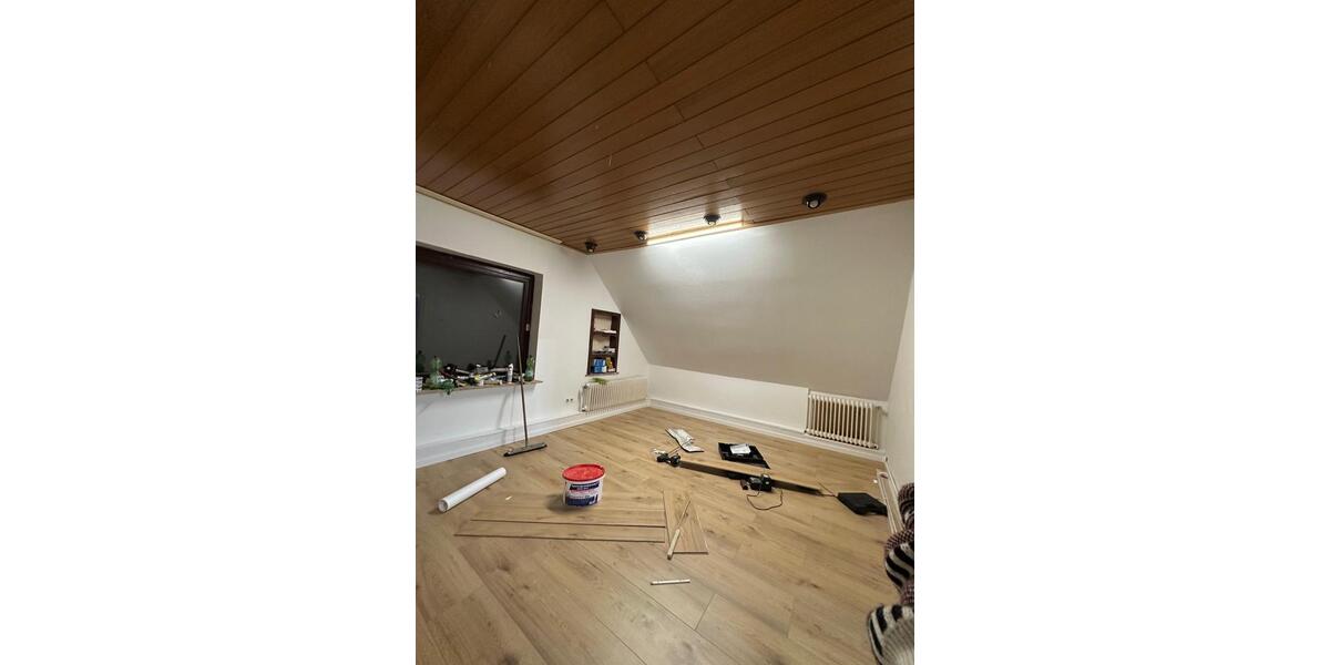 Dachgeschoßwohnung Brake (Unterweser) - 4 Zimmer, 90 m&sup2;, 900&euro; | Angebot:26120315