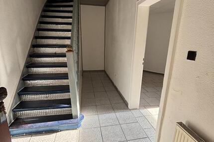 Guck mal: 3,5-Raum-Wohnung über zwei Etagen mit eigenem Eingang auf ca. 65 m² zu vermieten 3 zimmer