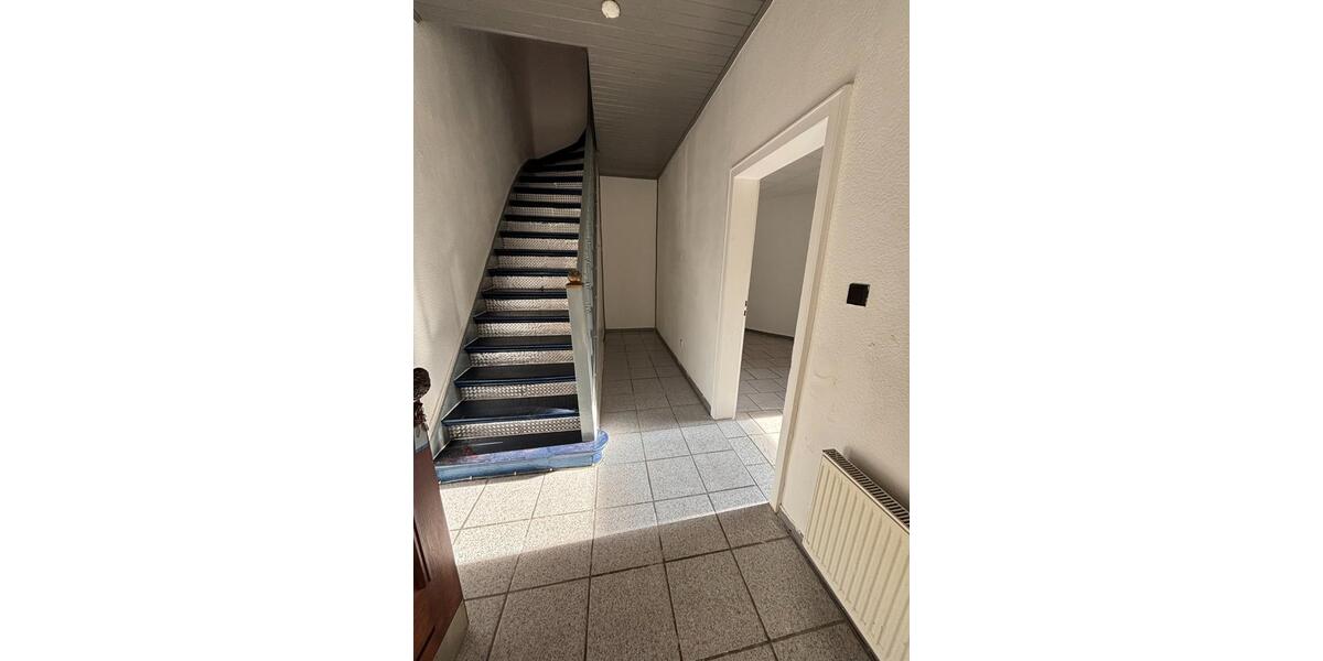 Guck mal: 3,5-Raum-Wohnung über zwei Etagen mit eigenem Eingang auf ca. 65 m² zu vermieten 3 zimmer