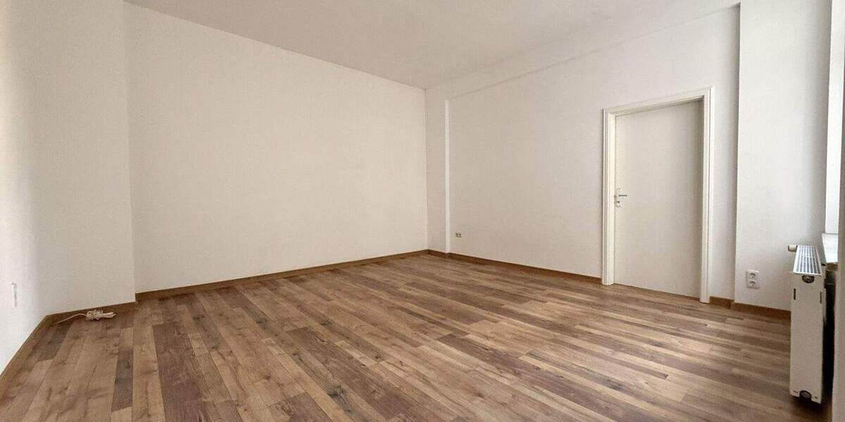 Etagenwohnung Zwickau Innenstadt - 5 Zimmer, 120 m&sup2;, 650&euro; | Angebot:25862816
