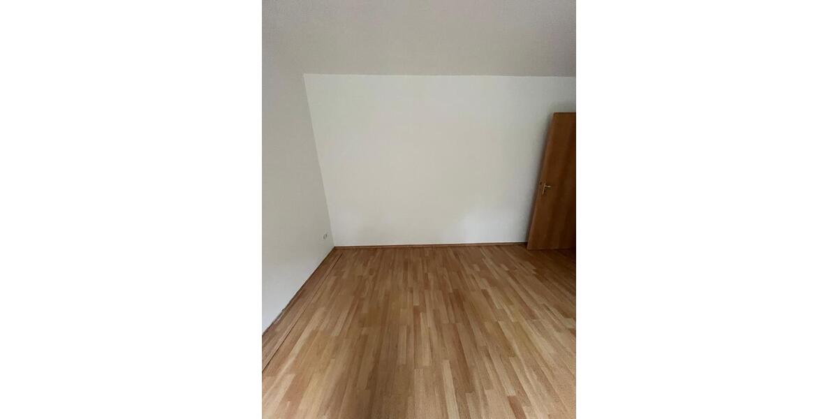 Etagenwohnung Bernsdorf - 3 Zimmer, 59 m&sup2;, 300&euro; | Angebot:24598516