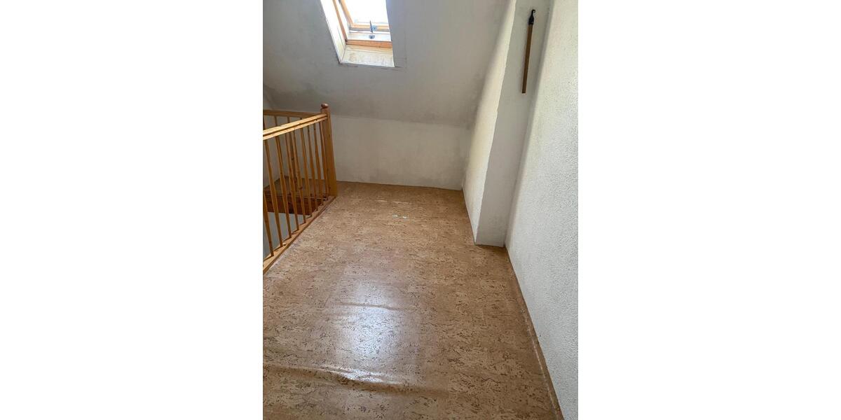 Teils möblierte Doppelhaushälfte mitten in der Stadt (4xZimmer) 4 zimmer