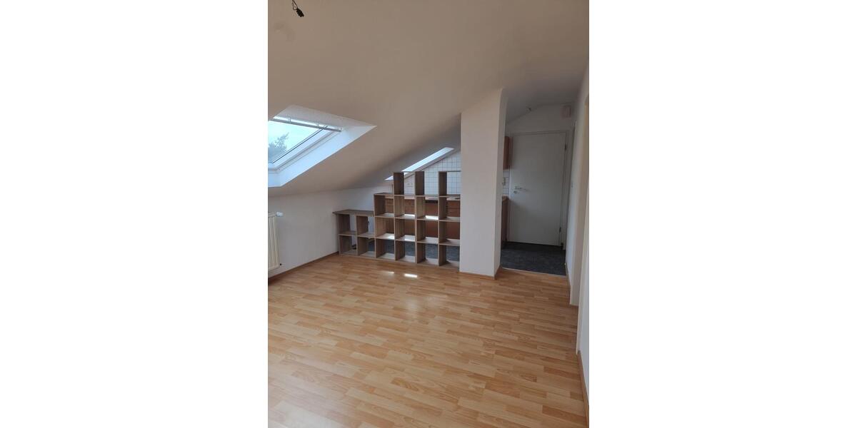 Dachgeschoßwohnung Ebelsbach - 1.5 Zimmer, 33 m&sup2;, 339&euro; | Angebot:25808040