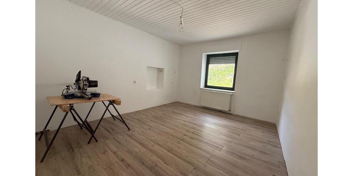 Erdgeschoßwohnung Schmelz - 4 Zimmer, 90 m&sup2;, 700&euro; | Angebot:26238112