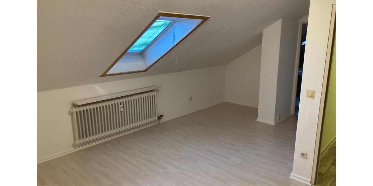 Attraktive 3 Zimmer Wohnung, plus Mansardenzimmer mit Badezimmer, 4 zimmer