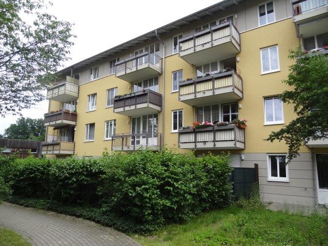 Klotzsche: Single-Wohnung mit Balkon und TG-Stellplatz 2 zimmer