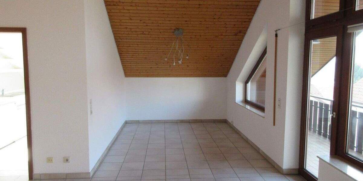 Etagenwohnung Pforzheim Südweststadt - 2 Zimmer, 70 m&sup2;, 755&euro; | Angebot:25096073