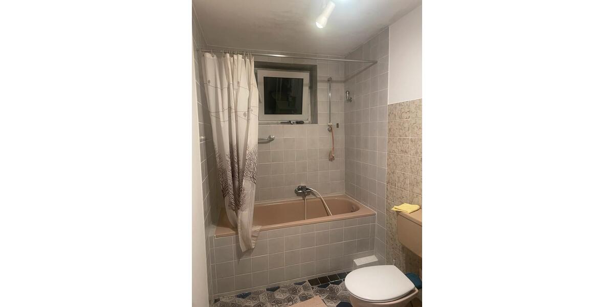 Möbliertes Zimmer für Studenten- Souterrain 1 zimmer