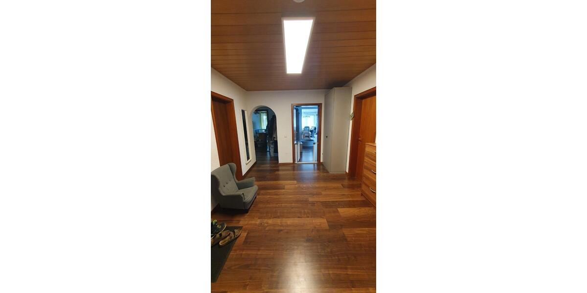 Etagenwohnung Bühl - 5 Zimmer, 125 m&sup2;, 1.200&euro; | Angebot:25083223