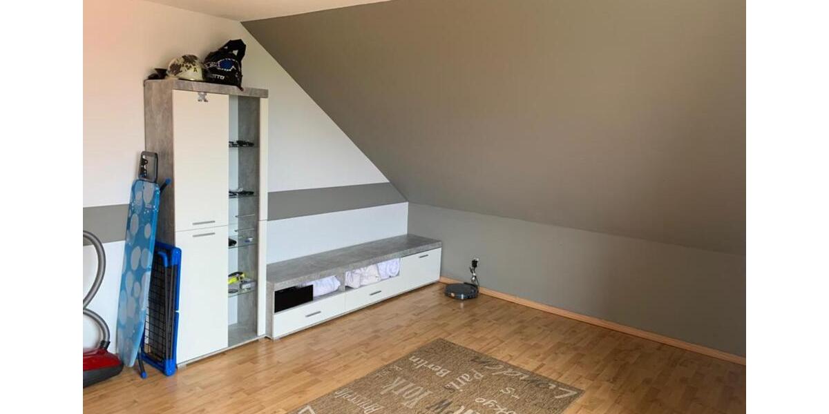 Helle, freundliche 4 Zi.DG-Whg m. Loggia, Garage u. Stellplatz 4 zimmer