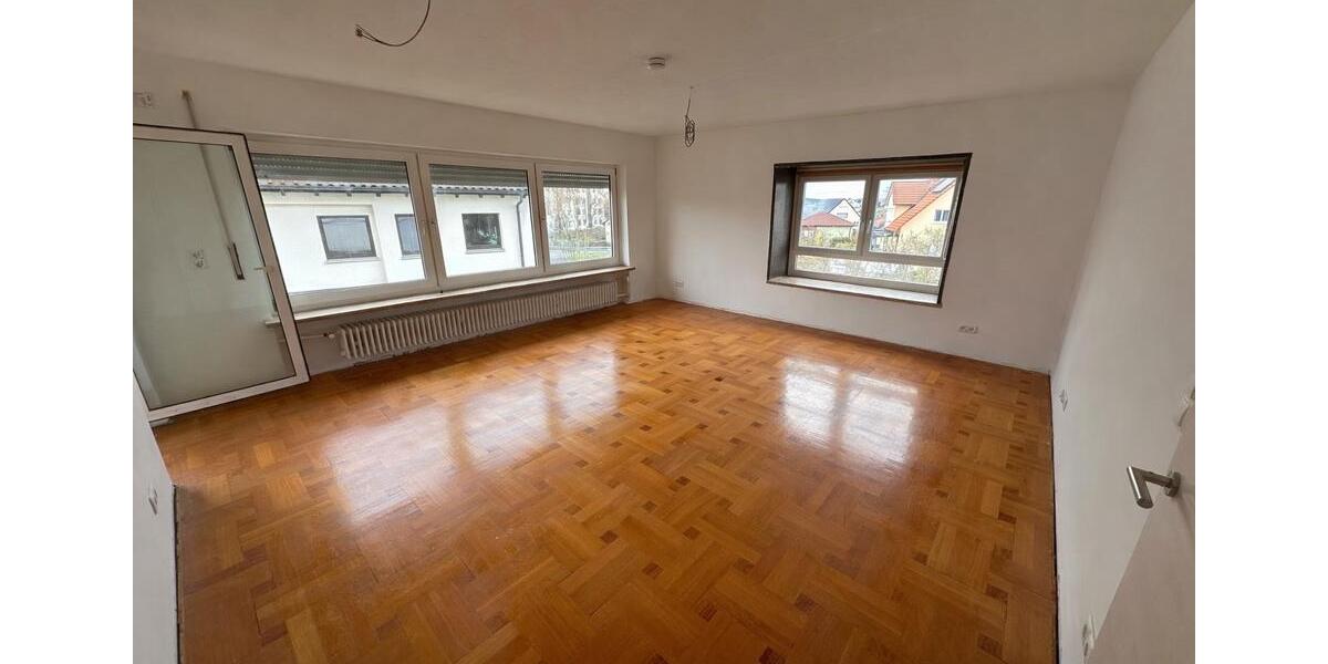 Etagenwohnung Adelsdorf - 4 Zimmer, 104 m&sup2;, 1.600&euro; | Angebot:25992258