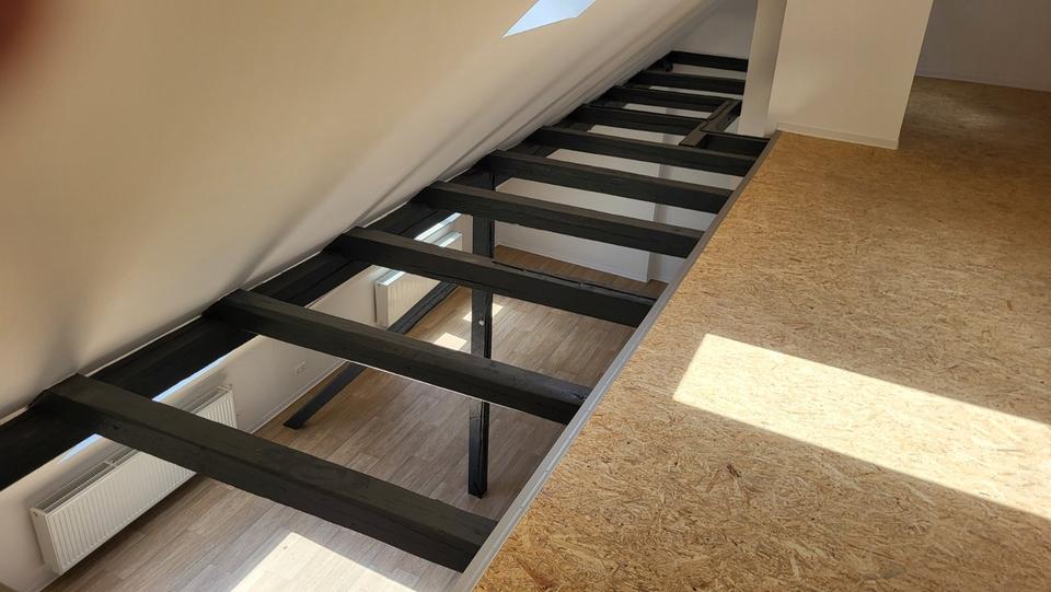 Dachgeschoßwohnung Zeitz - 3 Zimmer, 82 m&sup2;, 440&euro; | Angebot:25974887