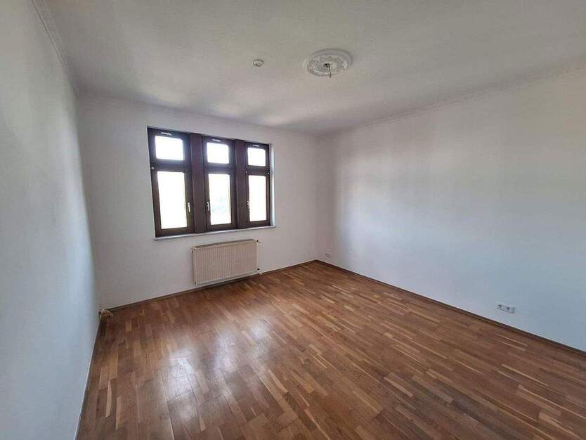 Großzügige, helle 5-Zimmer-Dachgeschosswohnung im Altbau - ruhige Lage mit Weitblick in Ammendorf 5 zimmer