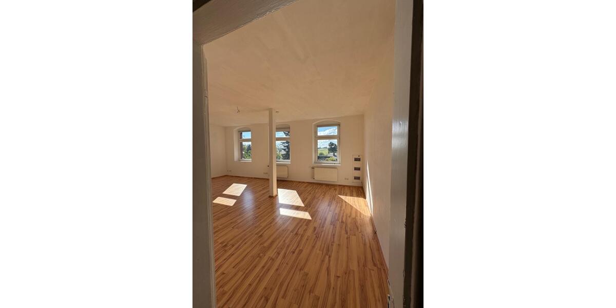 Etagenwohnung Waldheim - 3 Zimmer, 93 m&sup2;, 390&euro; | Angebot:25881894