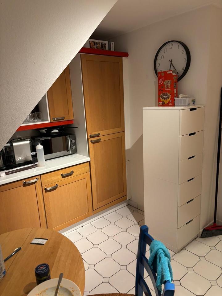 Befristetes WG Zimmer vom 01.12.2025-31.01.2026 mit Wohnzimmer 1 zimmer