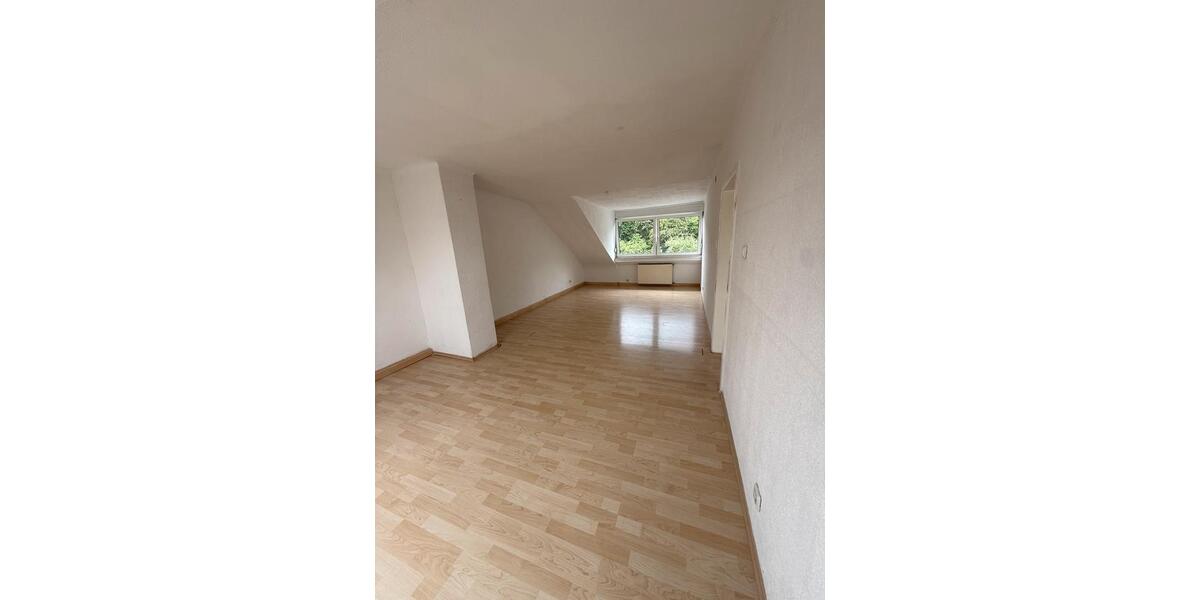 Dachgeschoßwohnung Völklingen - 2 Zimmer, 83 m&sup2;, 550&euro; | Angebot:26548104