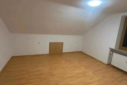 Dachgeschosswohnung, 68qm², im Ostend zu vermieten – ab April 3 zimmer