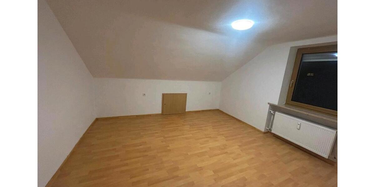 Dachgeschosswohnung, 68qm², im Ostend zu vermieten – ab April 3 zimmer