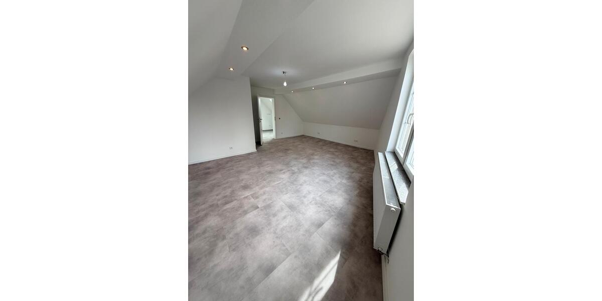 Dachgeschoßwohnung Hockenheim - 2 Zimmer, 85 m&sup2;, 1.250&euro; | Angebot:26625841