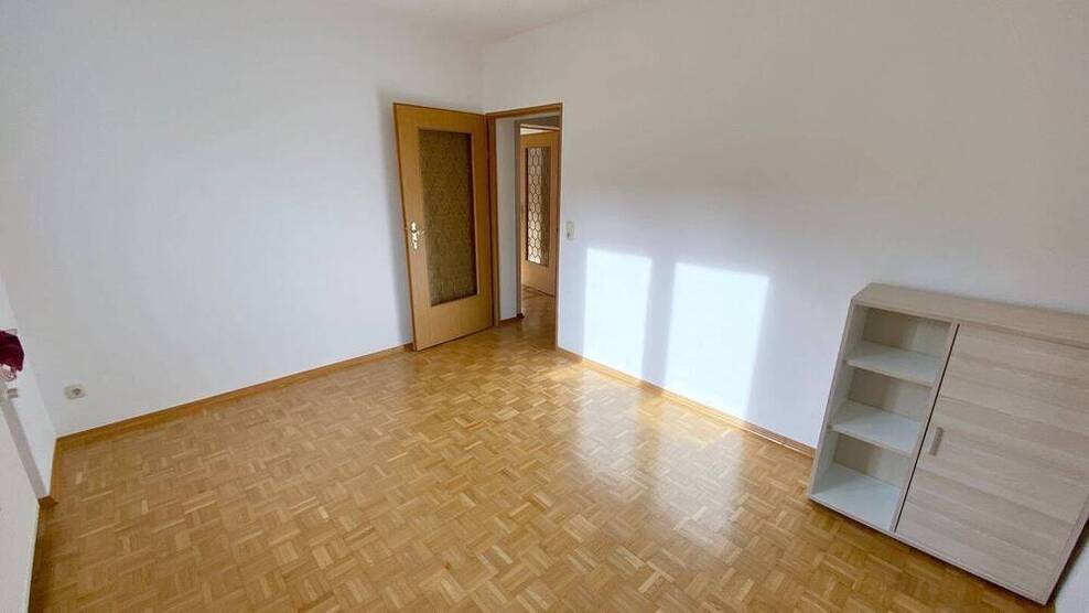 Schöne 3 ZW + EssZimmer mit 35 m² Terrasse in ruhiger Lage