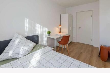 WG Wohnung mit Aufzug 3.St. Warm Mitte inc. Strom Heizung 570€ 4 zimmer