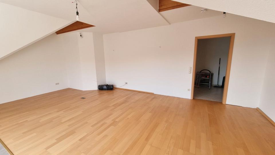 Dachgeschoßwohnung Bad Kissingen - 4 Zimmer, 122 m&sup2;, 970&euro; | Angebot:26233588