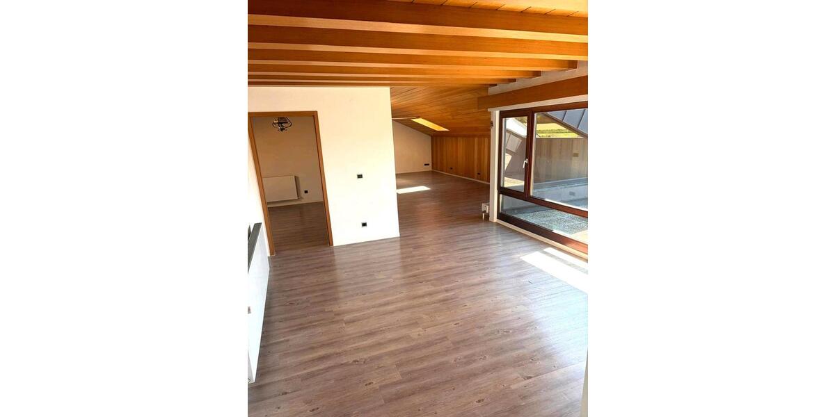 Dachgeschoßwohnung Erlenbach - 2.5 Zimmer, 89 m&sup2;, 935&euro; | Angebot:26283878