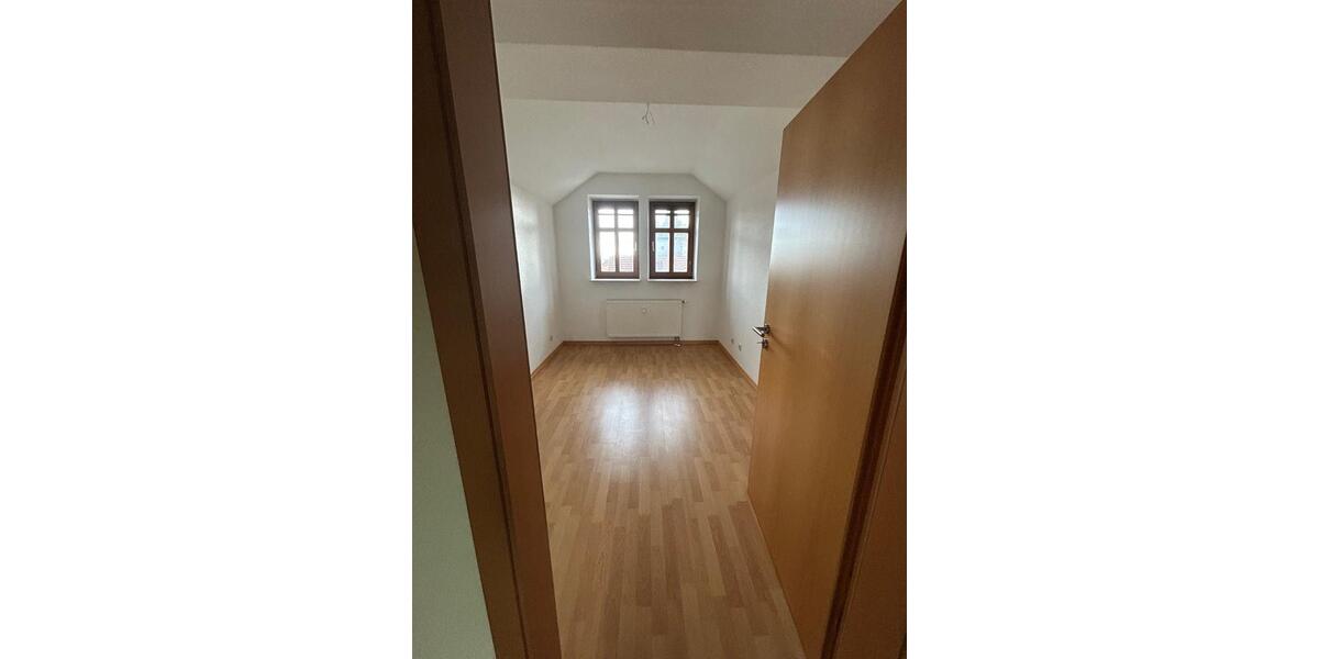 Dachgeschoßwohnung Niedenstein - 4 Zimmer, 94 m&sup2;, 600&euro; | Angebot:25340606