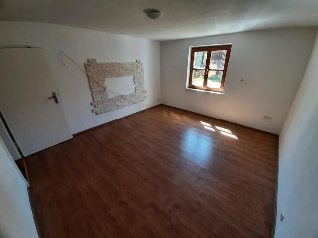 Erdgeschoßwohnung Viechtach - 4 Zimmer, 80 m&sup2;, 740&euro; | Angebot:26449999