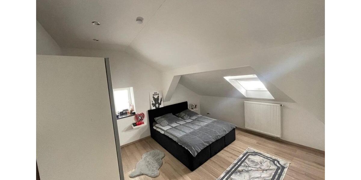 Dachgeschoßwohnung Mamming - 3 Zimmer, 115 m&sup2;, 1.040&euro; | Angebot:25639640