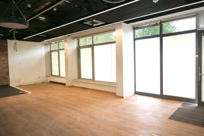 N-Ziegelstein: Büro-Ladenfläche (ca. 192,5 m²), Fensterfront, verkehrsgünstige Lage 5 zimmer