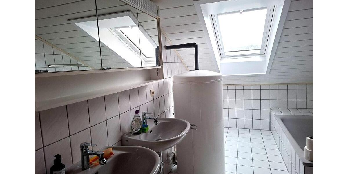 Dachgeschoßwohnung Sinsheim - 3 Zimmer, 77 m&sup2;, 720&euro; | Angebot:26166083