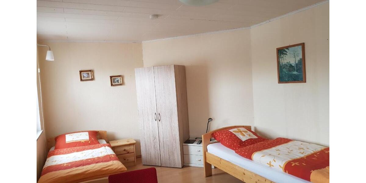 Dachgeschoßwohnung Niederorschel - 4 Zimmer, 80 m&sup2;, 25&euro; | Angebot:17557320