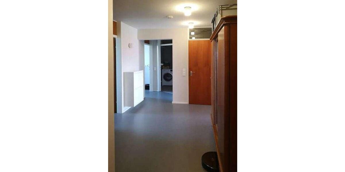 Stuttgart-Asemwald: Sanierte 4,5-Zimmer-Wohnung im 13. OG 4 zimmer