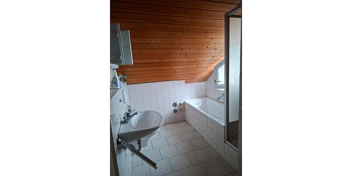 Dachgeschoßwohnung Blumberg - 4 Zimmer, 95 m&sup2;, 600&euro; | Angebot:26462122