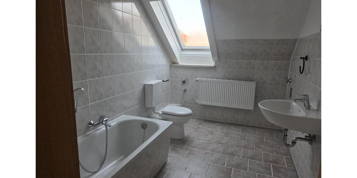 Dachgeschoßwohnung Zwickau - 4 Zimmer, 110 m&sup2;, 660&euro; | Angebot:26529827