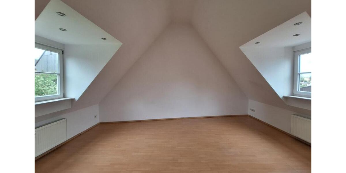 Dachgeschoßwohnung Großschirma - 2 Zimmer, 49 m&sup2;, 295&euro; | Angebot:26334773