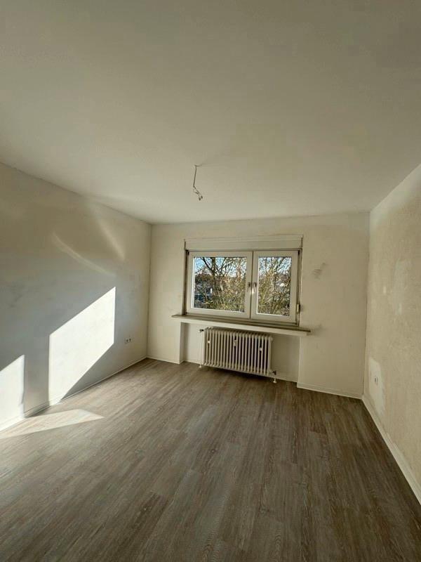 Bald modernisiert! Ansprechende 3-Zimmer-Wohnung zimmer