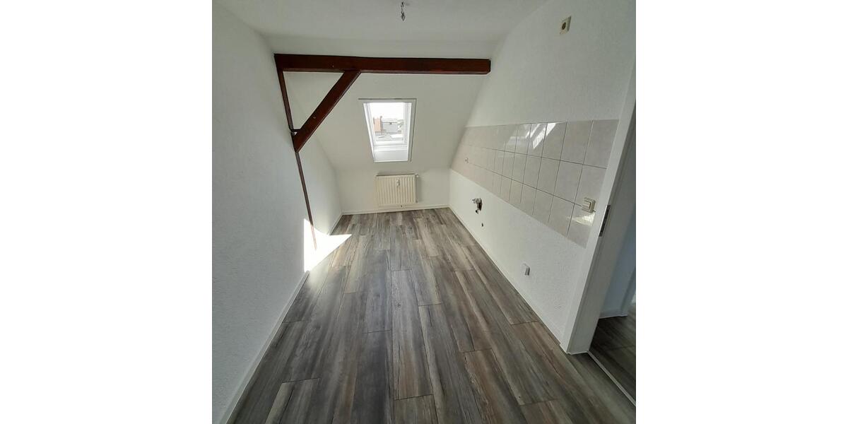 Dachgeschoßwohnung Weißenfels - 3 Zimmer, 73 m&sup2;, 436&euro; | Angebot:24933924