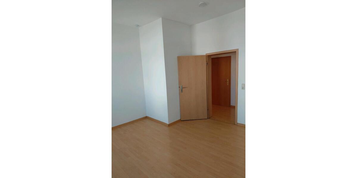 Etagenwohnung Pegau - 4 Zimmer, 80 m&sup2;, 610&euro; | Angebot:26373824